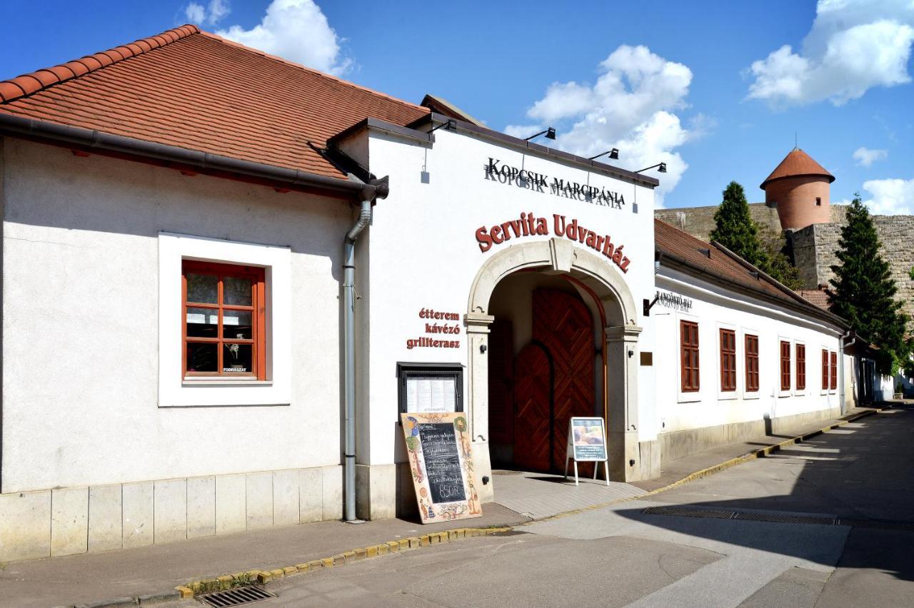 Servita Udvarhaz Eger Exterior photo